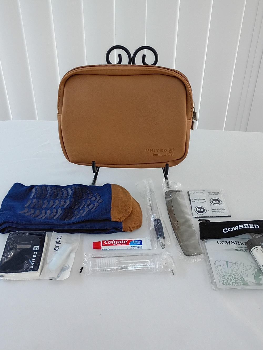 United BusinessFirst Toiletry Kit Tan Travel Pouch Comb Colgate Pen Earplugs